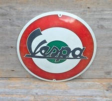 Vespa Blechschild rund. Gepr&auml;gtes Logoschild, gro&szlig;es Garagenschild aus Metall