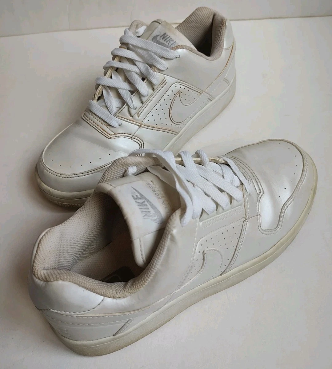 Vintage Nike Sneakers In Women display picture 2