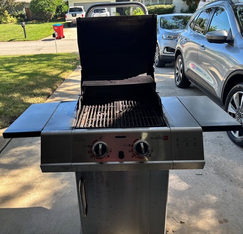 Char-Broil TRU-Infrared 2-Burner Gas Grill. Used in good shape. - Picture 2 of 2