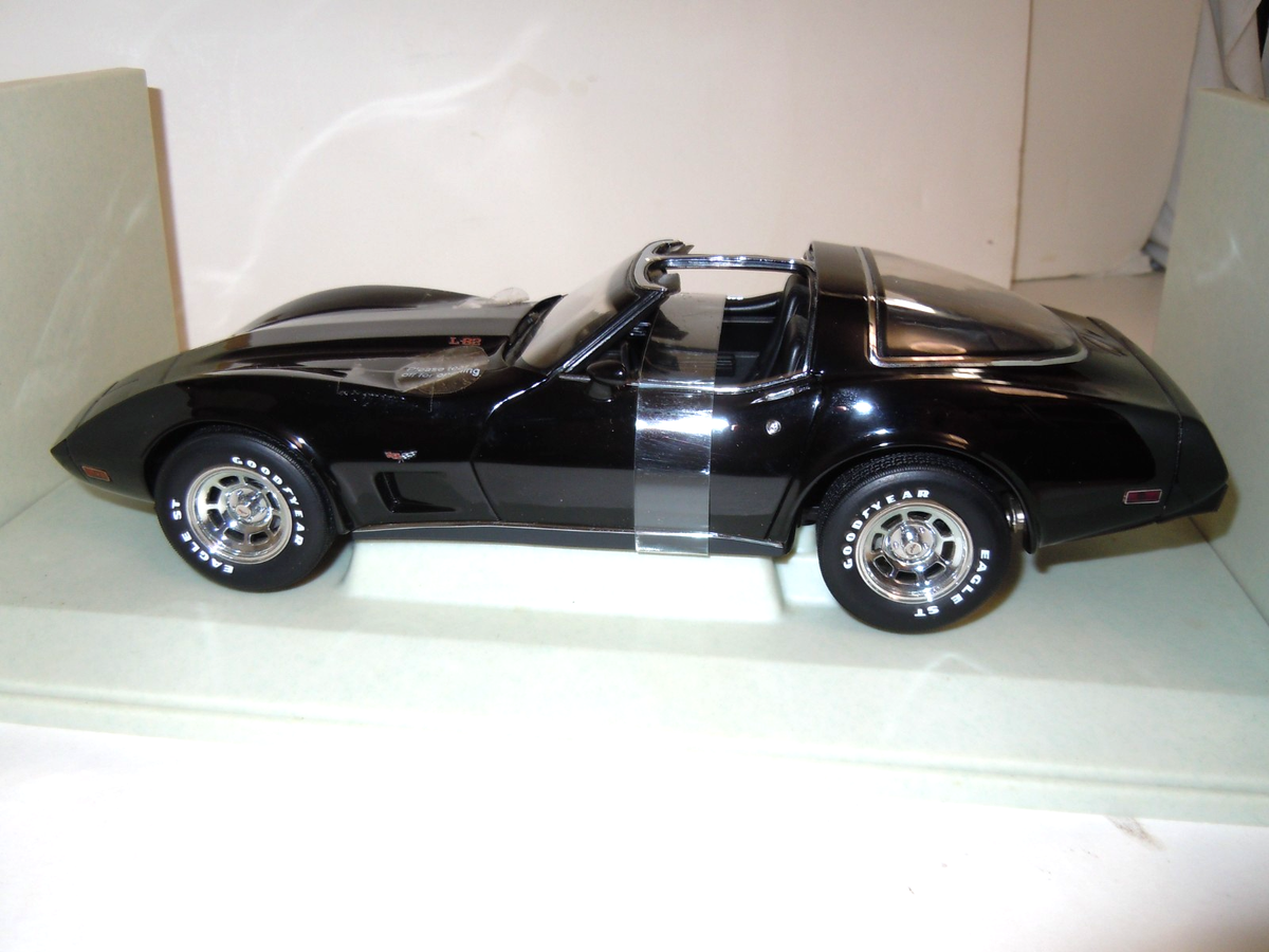 1:18 UT Models 1978 Chevrolet Corvette Black | eBay