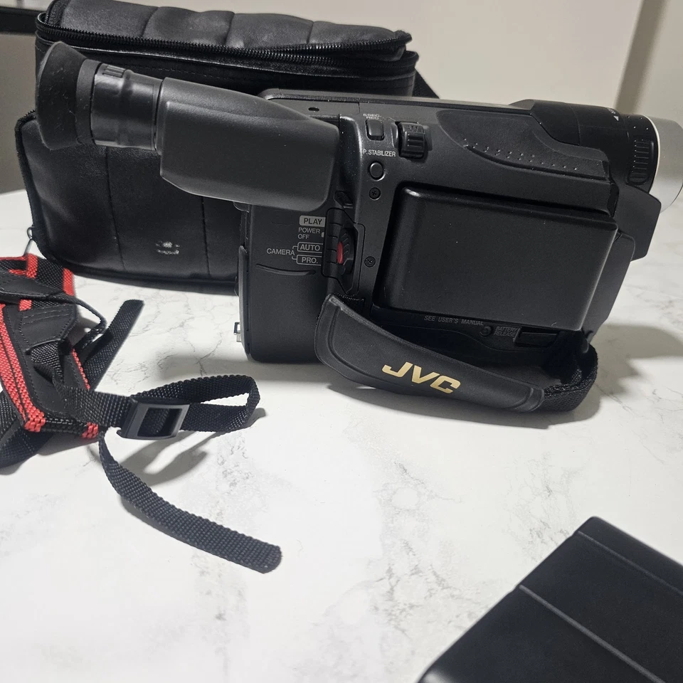 JVC GR-FX11EK Compact VHS Vintage Camcorder 50X Zoom NOT TESTED - Image 2 of 4