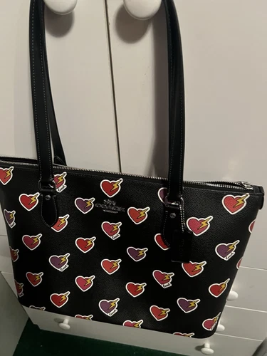 Borsa Coach Gallery con stampa bullone cuore CW434 nera multi con ferramenta argento