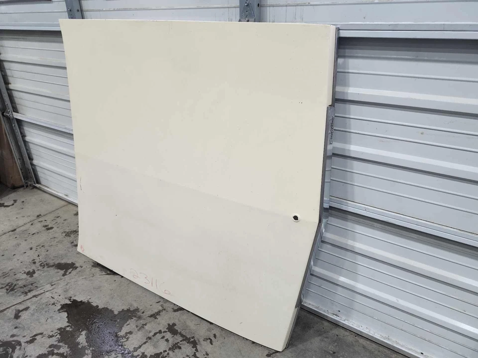 Оригинальная деталь капота 1976-1979 Cadillac Seville кремовый цвет 03517194 от оригинального производителя - Изображение 3 из 4