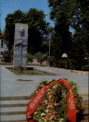 Soviet Postcard USSR Tadschikistan Dushanbe Hero Monument Postkarte ~1970/80