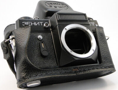  NEW  1992! ZENIT-ET ЗЕНИТ Russian Soviet USSR SLR 35mm Camera M42 Body & Case
