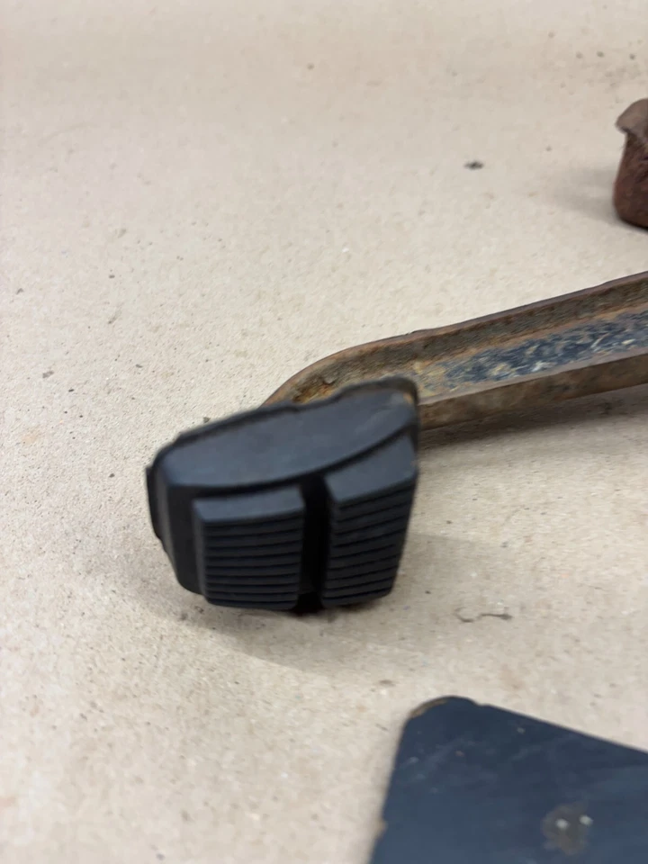 1980-1991 Ford f150 f250 f350 Bronco WORKING EMERGENCY BRAKE WORKING CONDITION - Image 2 of 4