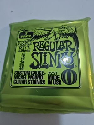 Ernie Ball 3221 Regular Slinky nickelumwundene 10-46 Saiten für E-Gitarre 3er-Pack