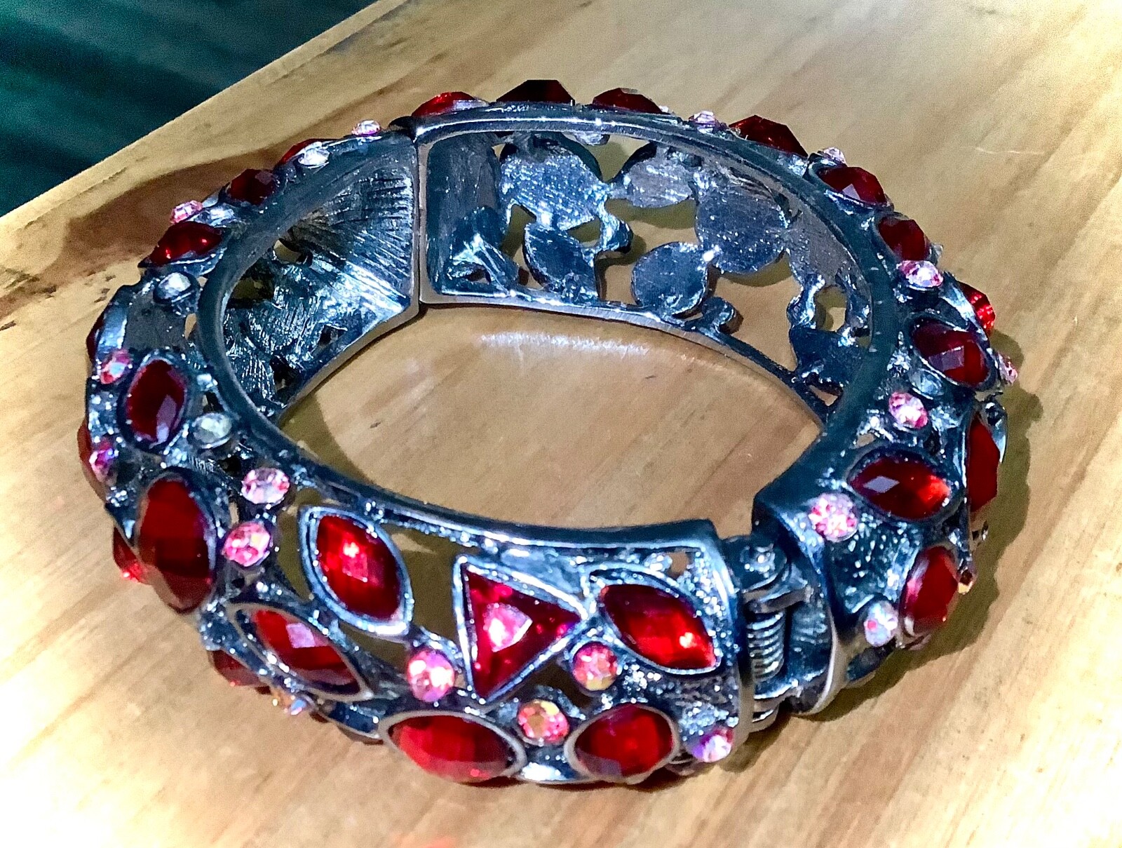 VINTAGE 1950s RUBY RED HINGED BANGLE BRACELET w/ … - image 15