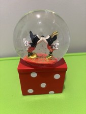 Disney Mickey & Minnie Mouse Snow Globe Gift Present Design Kissing Kiss