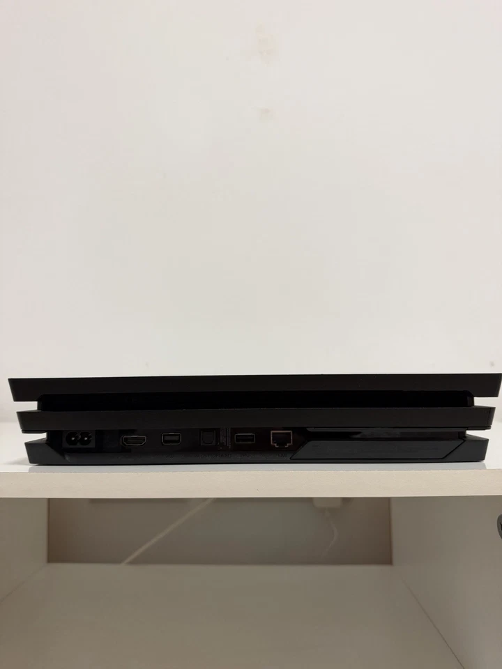 Sony PlayStation 4 Pro, Foto 3 von 3
