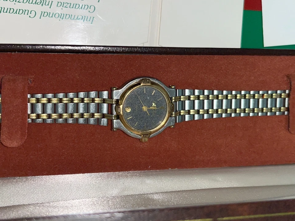 reloj gucci cuarzo mujer usado, correa oro y plata (leer descripción) Foto 3 de 4