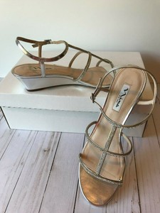 nina new york sandals