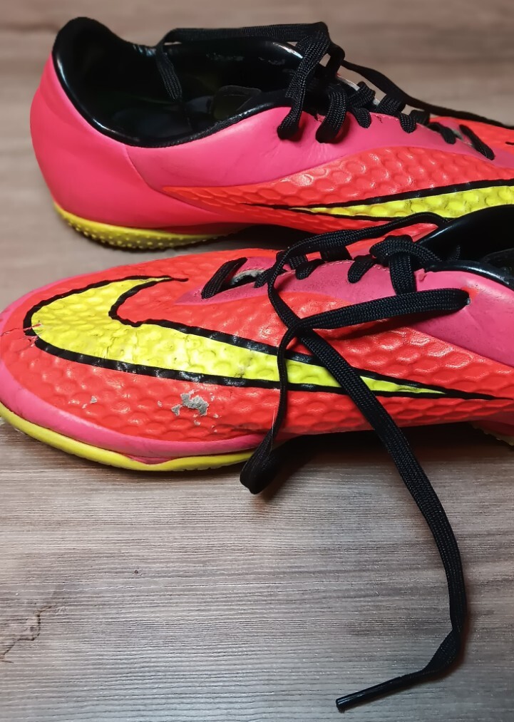 Nike Hypervenom Indoor Soccer Shoes Size 7 Women's Pink
