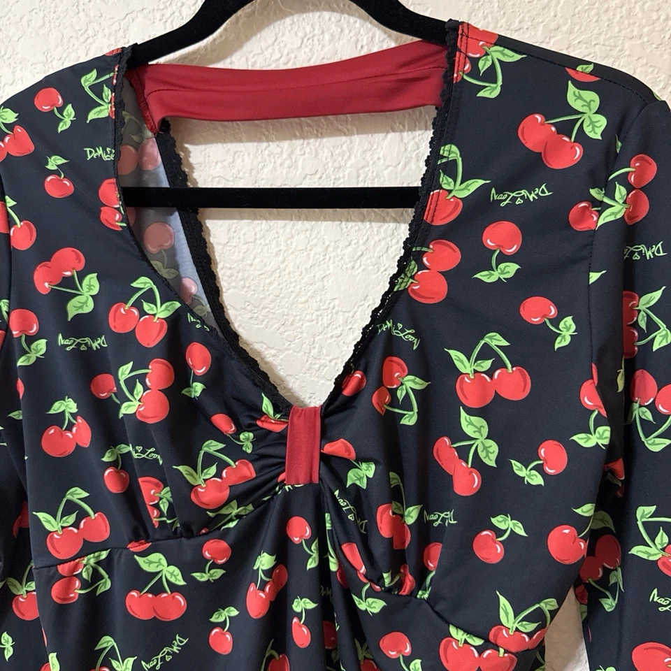 Demi Loon Black Cherry Bomb Logo XL Top Cut Out Back E Girl Grunge Babydoll Y2K - Imagem 4 de 4