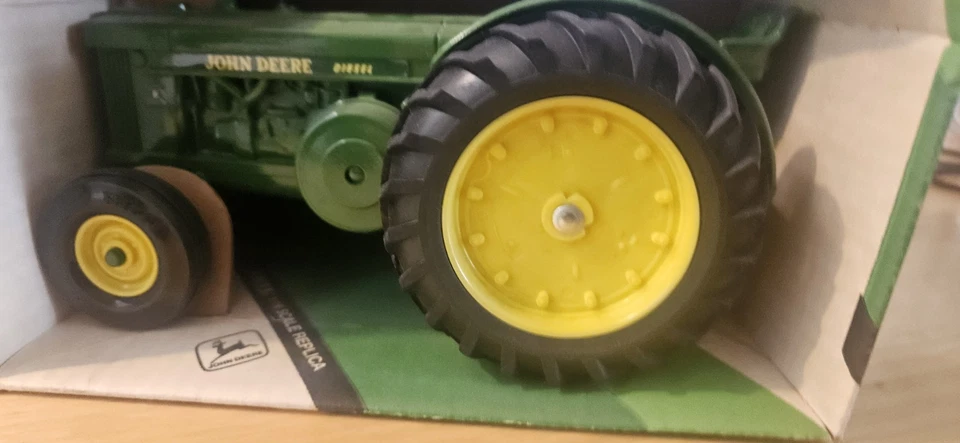 TRACTOR ERTL JOHN DEERE 1934 MODELO “A” ESCALA 1:16~ Foto 2 de 4