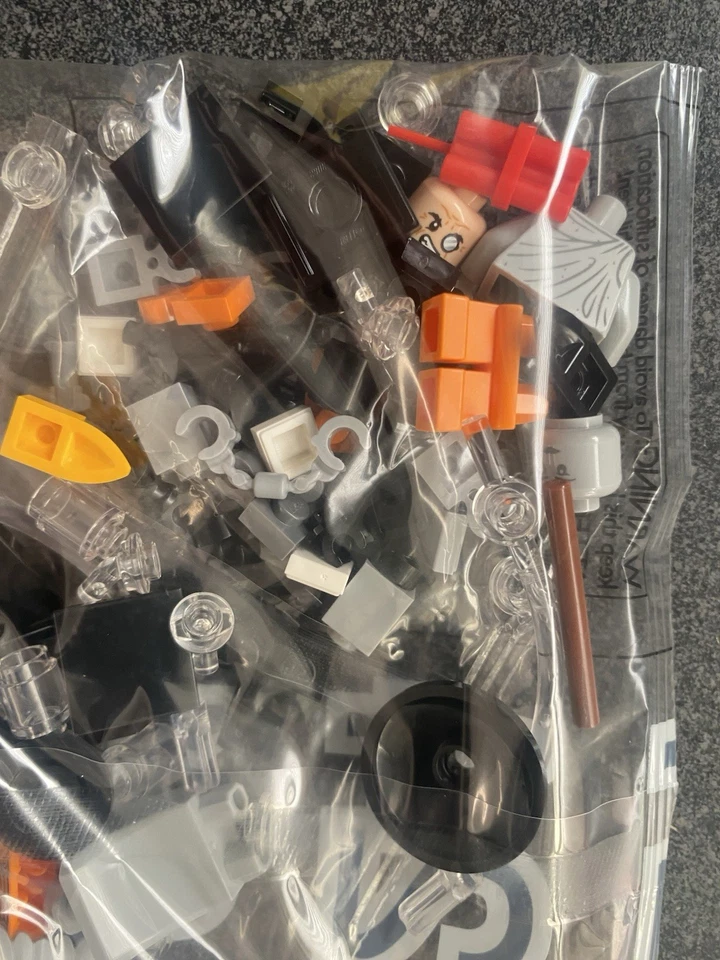 New. Sealed. Lego DC Batman Arkham Asylum 76300. Bag 24. The penguin minifigure - Image 4 of 4