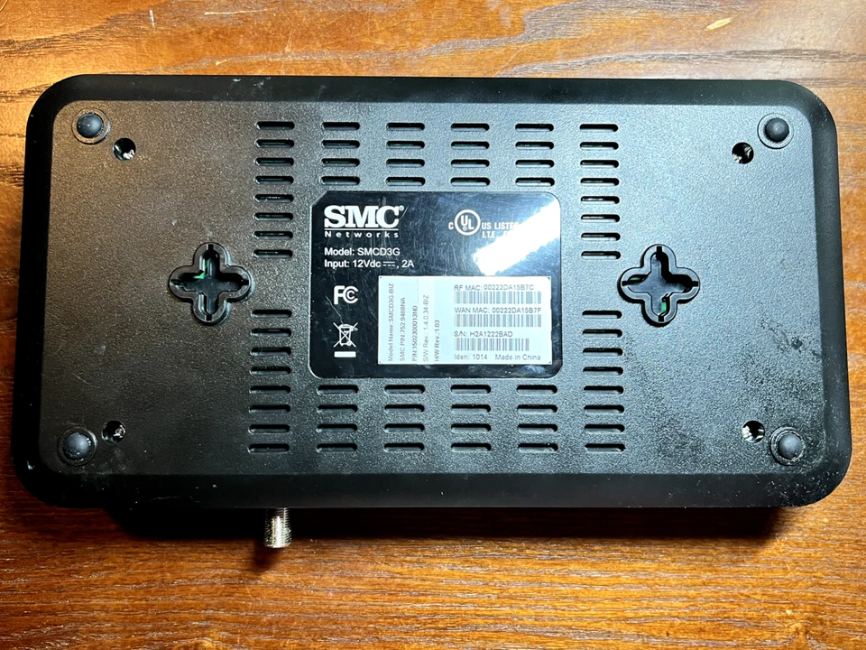 SMC D3G Cable Internet 4 Port Modem Used - Image 4 of 4