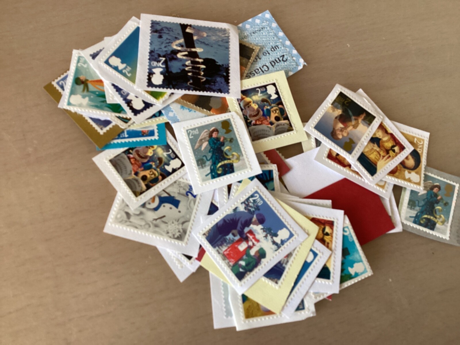 100 x 2ND SECOND CLASS UNFRANKED STAMPS ON PAPER, IN VERY GOOD ...