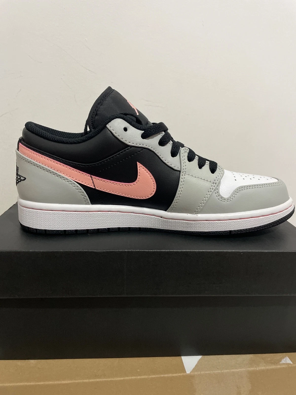 Taglia 7 Air Jordan 1 corallo sbiancato grigio nebbia basso