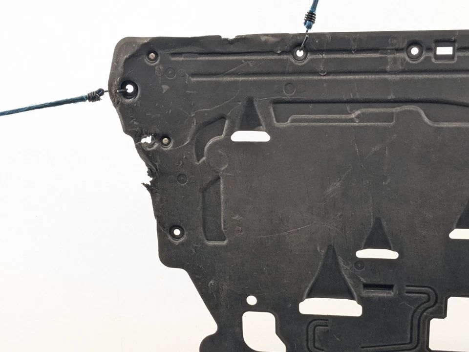 VOLVO XC60 MK2 ENGINE UNDER TRAY COVER SPLASH GUARD 32226491 2024 - Image 4 of 4