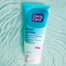 NEW Clean & Clear Deep Action Exfoliating Cleanser Face Wash With Pro Vitamin B5