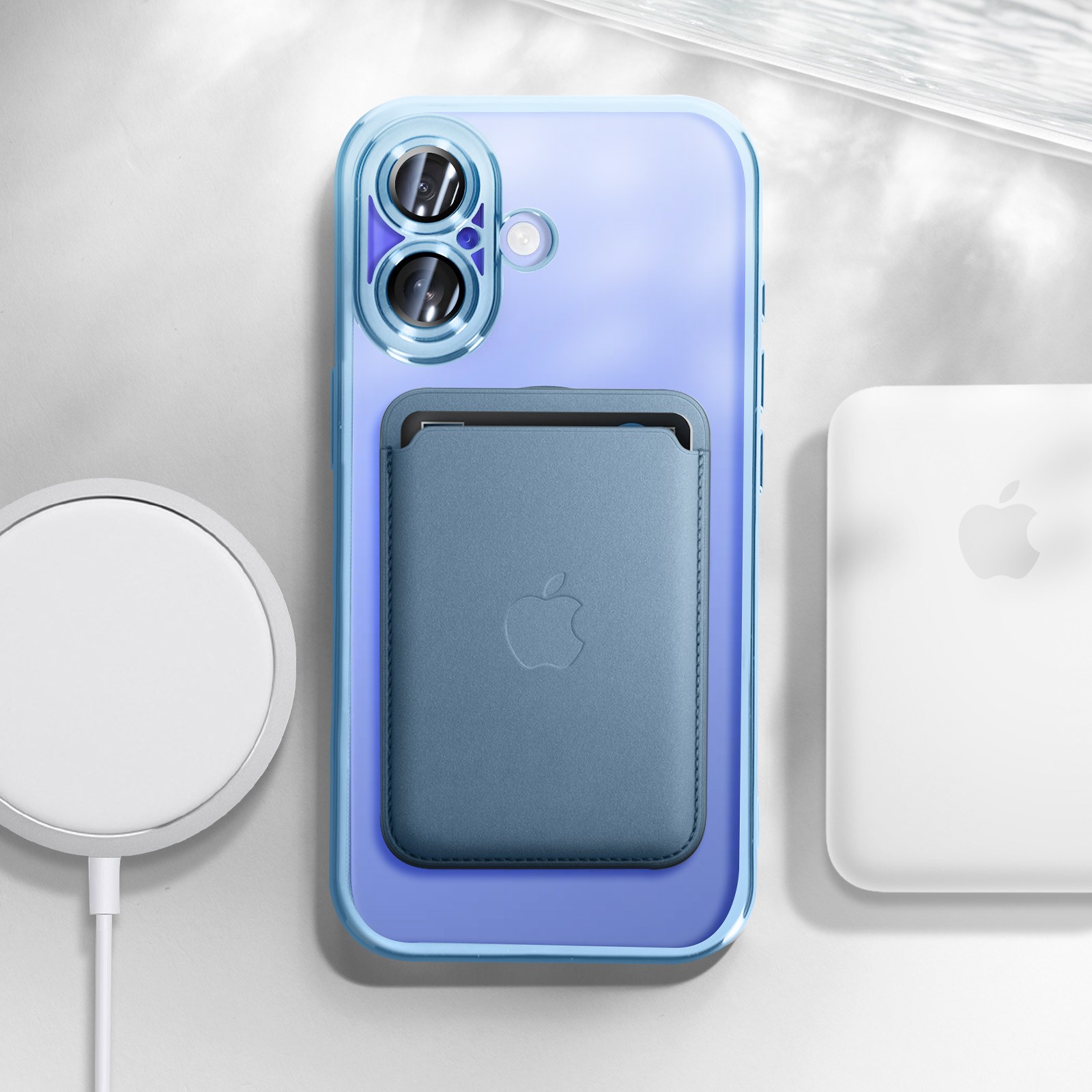 Coque iPhone 16 Plus Avizar finition chrome bleu clair aspect luxe premium