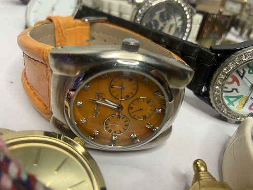 Lot Of 57 Wristwatches Geneva / Mixed Brands For Parts Or Repair 6.5lbs READ - Picture 6 of 19