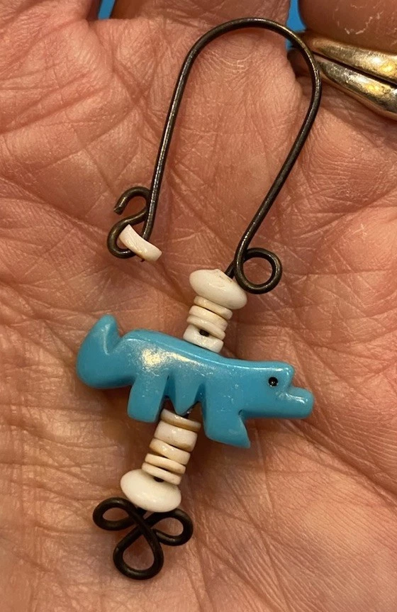 7 dijes de vino únicos con figuras de piedra talladas a mano (homenaje a los fetiches Zuni) Foto 3 de 4