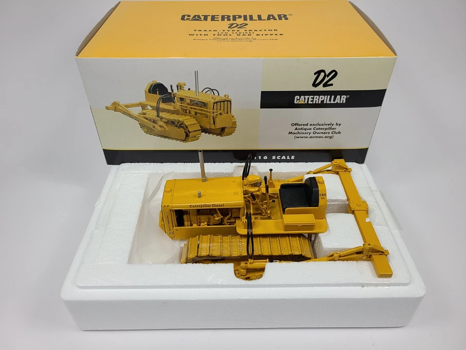 Caterpillar Cat D2 Crawler with Tool Bar Ripper SpecCast 1:16 Scale #CUST780 New - Image 2 of 4