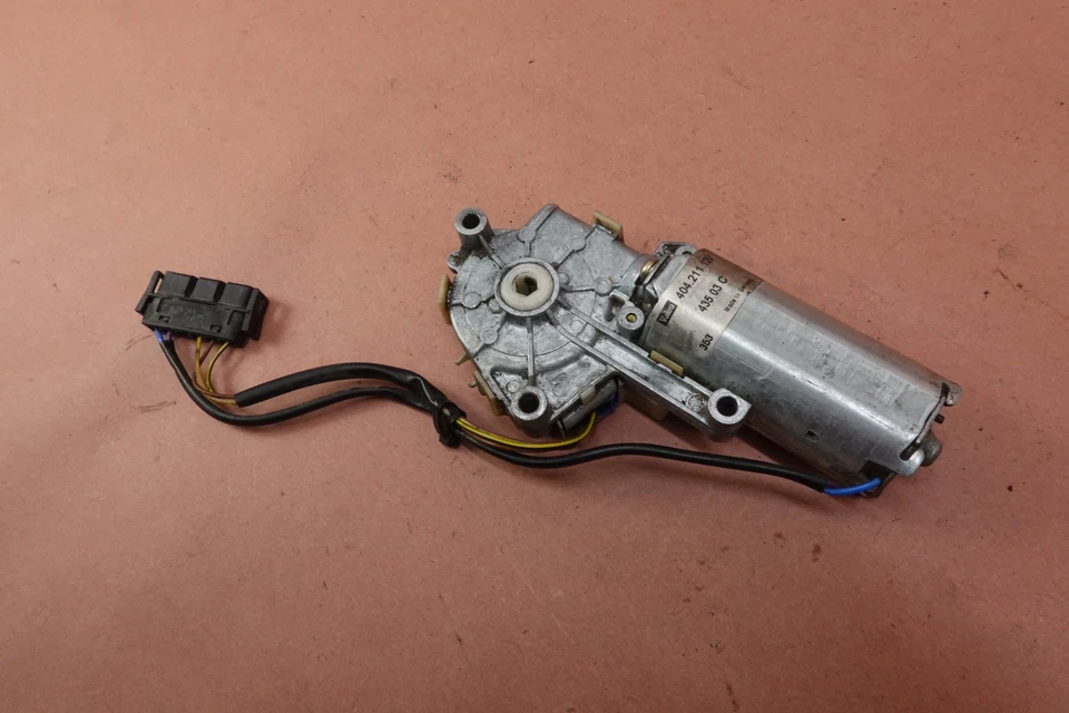 01-06 2004 BMW R1150RT R1150 Windshield Adjuster Motor - Image 2 of 4