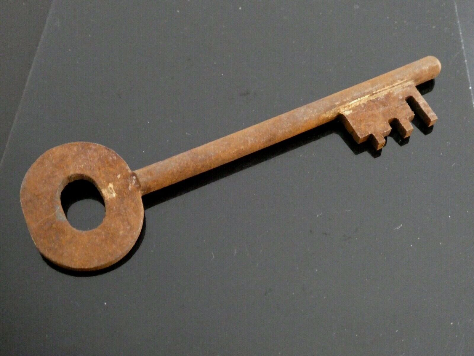 Authentic Skeleton Key Antique Vintage Rusty Iron 93mm Steampunk ONE KEY