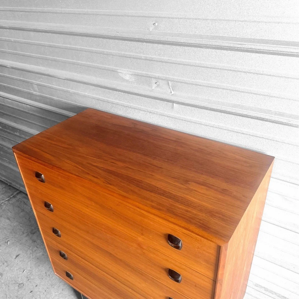 MCM Brutalist Danesa Teca Cómoda Alta o Alta Mediados de Siglo Moderna Almacenamiento Foto 4 de 4