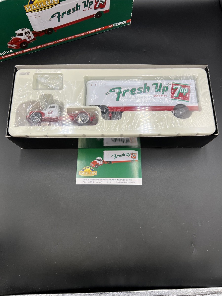 2006 Corgi Heavy Haulers Diamond T620 Trailer & Truck Fresh Up 7up