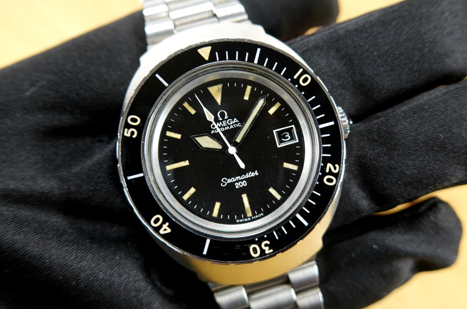 OMEGA 41 mm Seamaster 200 COSMIC Ref. 166.091 Automatic ca. 1970 vintage BAKELIT