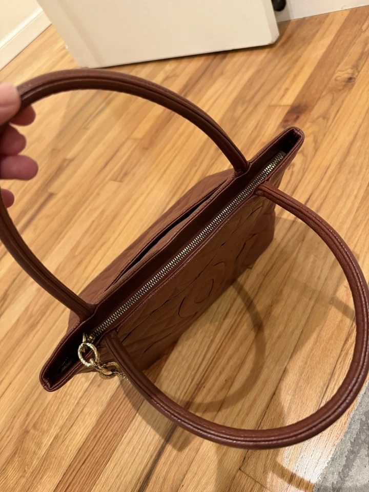 🖤 Authentic Vintage Chanel Medallion Tote – Brown Caviar Leather (1997–1999) - Image 4 of 4