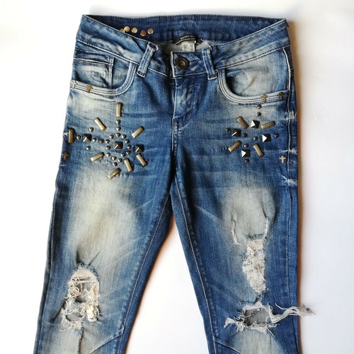 Jeans donna ragazza lavaggio scuro, strappato, con borchie. Marca Bershka.  Tag34 | eBay