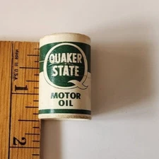 1.5"  MiNi Quaker State Miniature Motor Oil Salt Shaker .4 oz 1970s Cardboard
