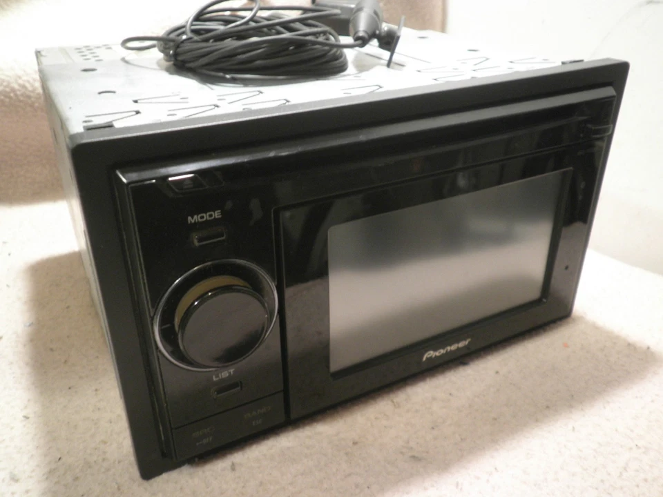 PIONEER AVIC F320BT AUTORADIO CD CON NAVIGATORE OTTIMO STATO COMPLETA PERFETTA - Immagine 2 di 4