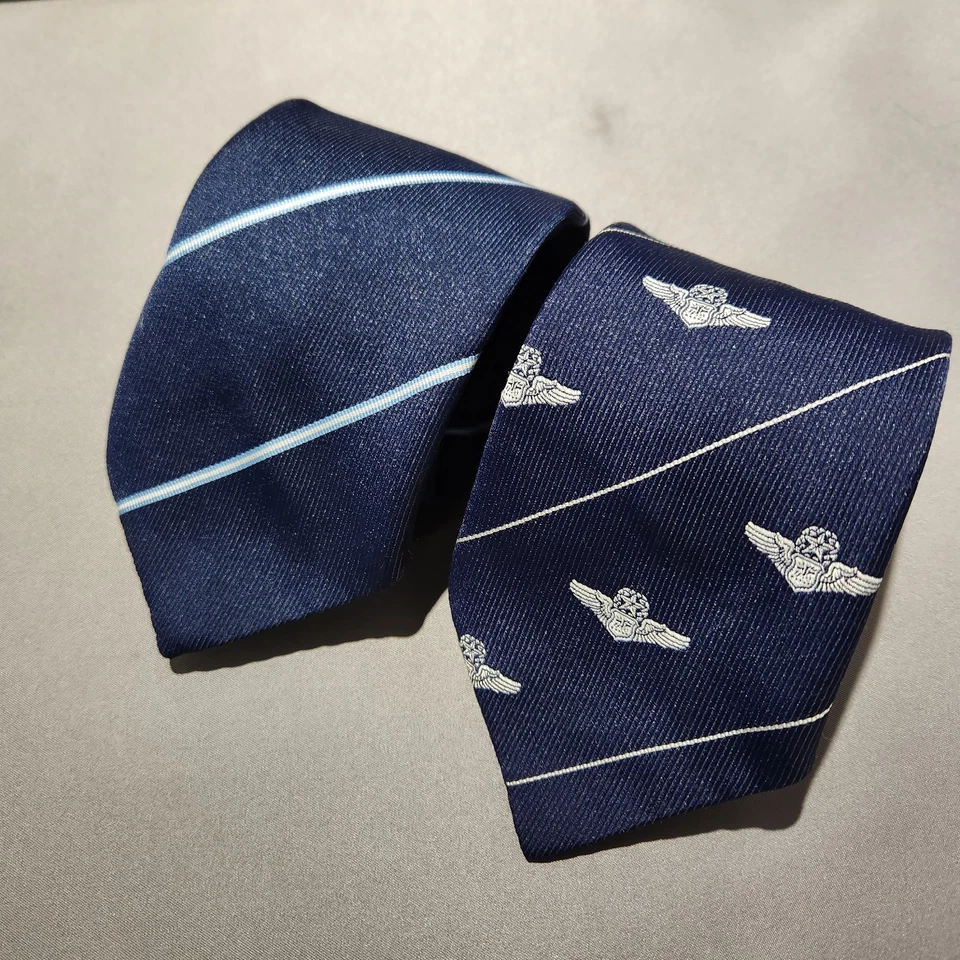 CORBATAS DE FUNDACIÓN HISTÓRICA DE LA FUERZA AÉREA (2) Azul Oscuro Emblema Raya Patriótica Foto 2 de 4