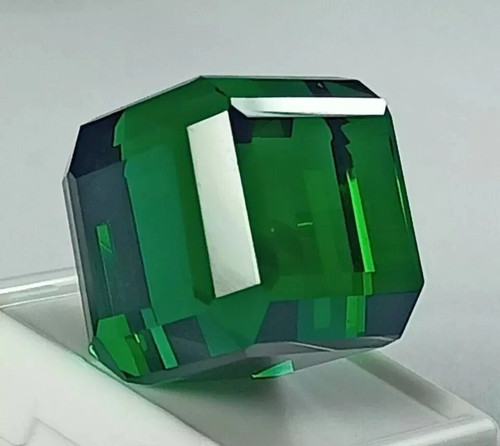 Pietra preziosa sfusa certificata taglio cubo tsavorite granato verde naturale 100,10 ct - Foto 7 di 8
