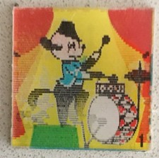 Wackelbild 50/60er Jahre 2,5x2,5 cm Nr. 1 HUND AM SCHLAGZEUG TROMMEL 