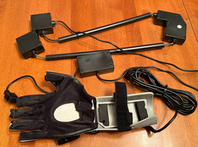 Power Glove complete in box black travel salesman case nintendo nes RARE MINT