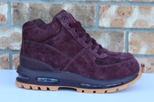 nike goadome boots size 9