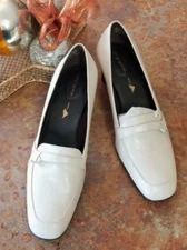 EASY SPIRIT WOMEN'S HEELED LOAFER, IVORY OFF WHITE SLIP ON SIZE 8.5 Read!!