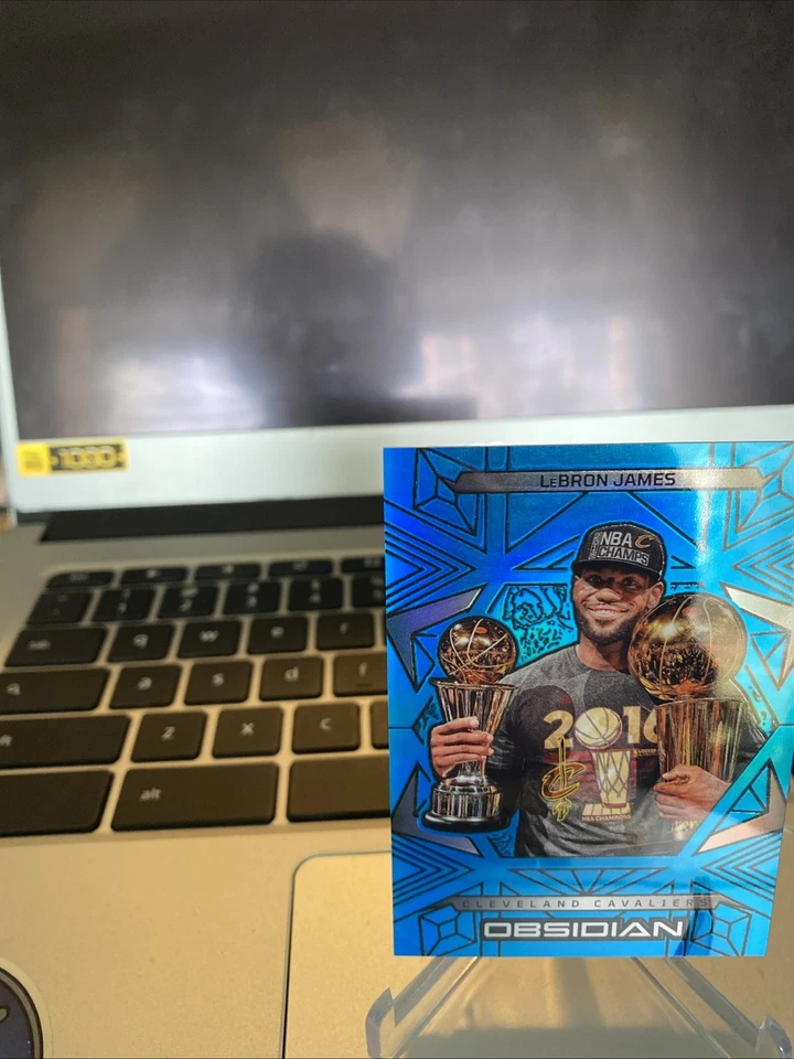 2024-25 Panini Obsidian - LeBron James, LeBron James #181 grabado eléctrico azul/30 Foto 3 de 4