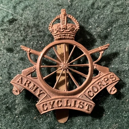 Army Cyclist Corps Cap Badge WW1. Brass. Voided.   Ea11