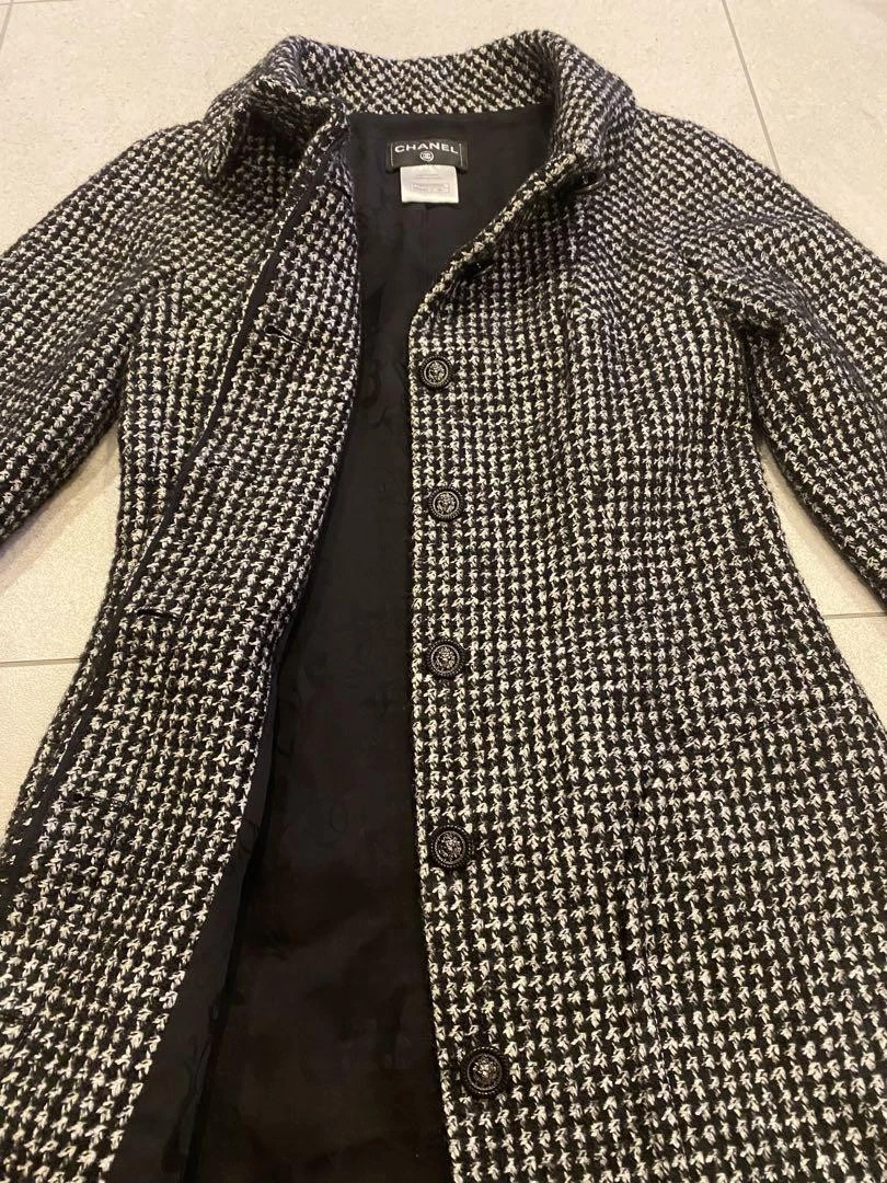 Giacca cappotto tweed monotono Chanel leone bottone cocco