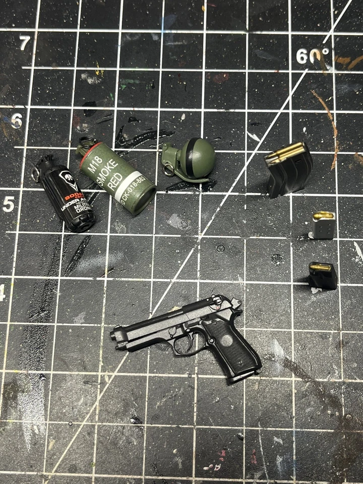 Soldier Story escala 1/6 DAMTOYS PubG Battlegrounds - LOTE DE PISTOLA Y EQUIPO BERETTA🪖 Foto 4 de 4