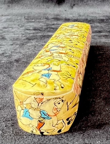 Hand Painted Parisian Vintage Lacquered Sliding Pen or Pencil Box - Picture 3 of 15