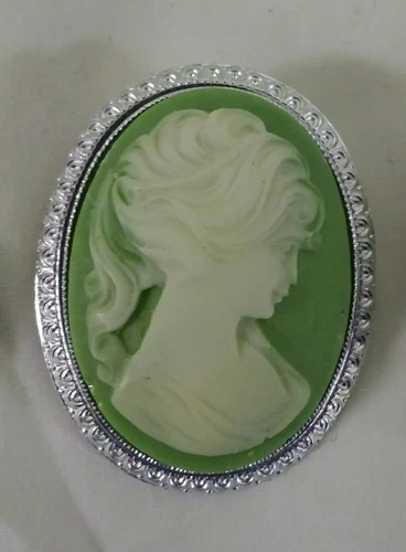 VINTAGE CAMEO PIN MOLDED ALUMINUM NEW NEVER USED